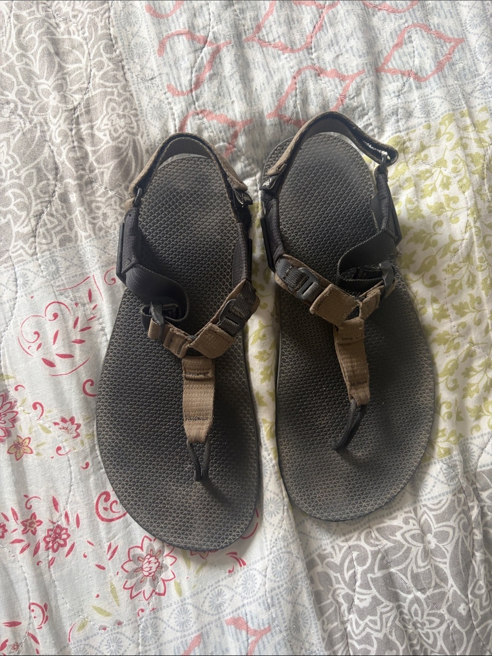 Men's Brown Outdoor Toe-Loop Sandals with Adjustable Straps